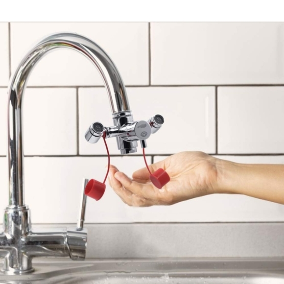 NWT-Lunarlipes Faucet Mounted Eyewash Station. $21 - Picture 5 of 11